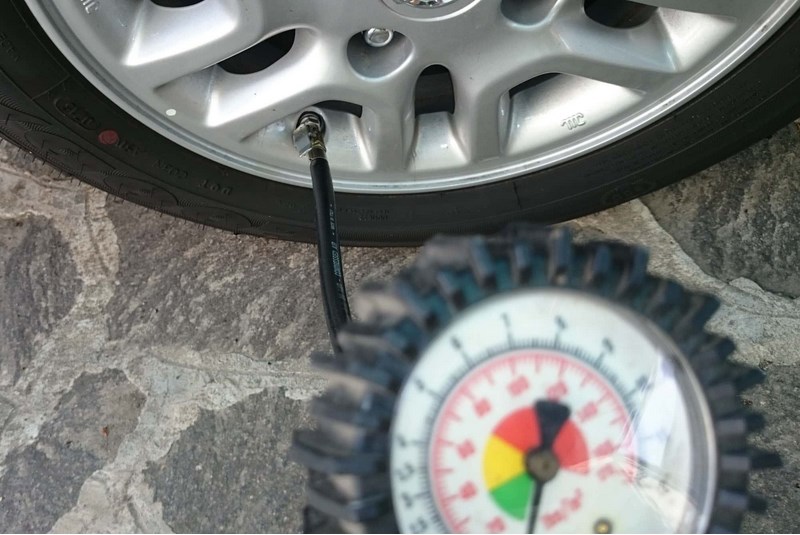 Manómetro de pressão dos pneus
